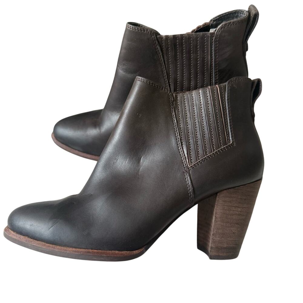 UGG Women's Brown Leather Ankle Boots 8